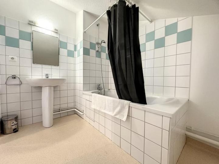 Residence Bury Тюл Екстериор снимка