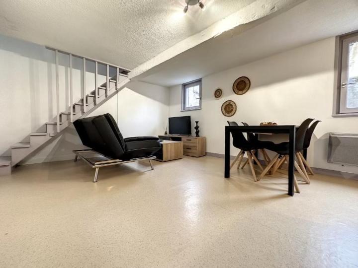 Residence Bury Тюл Екстериор снимка
