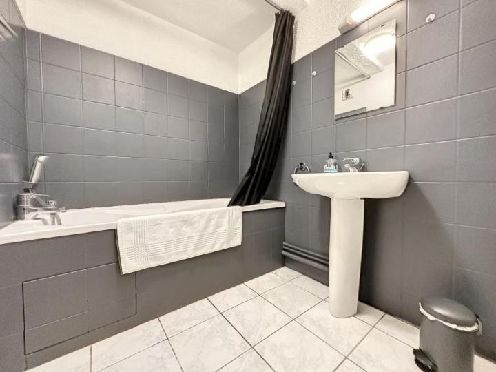 Residence Bury Тюл Екстериор снимка