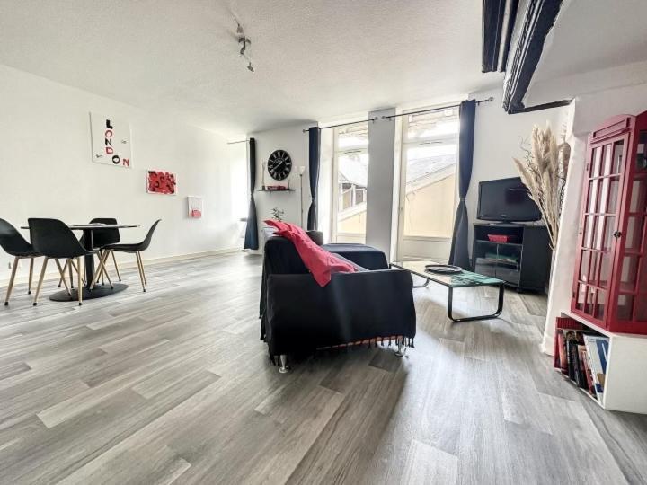 Residence Bury Тюл Екстериор снимка
